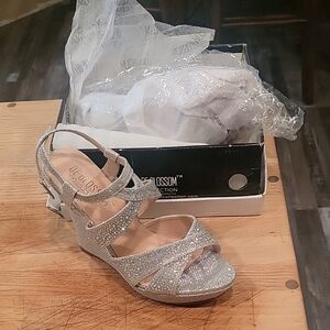 De Blossom Collection Silver Wedge Sandals with Glitter Finish